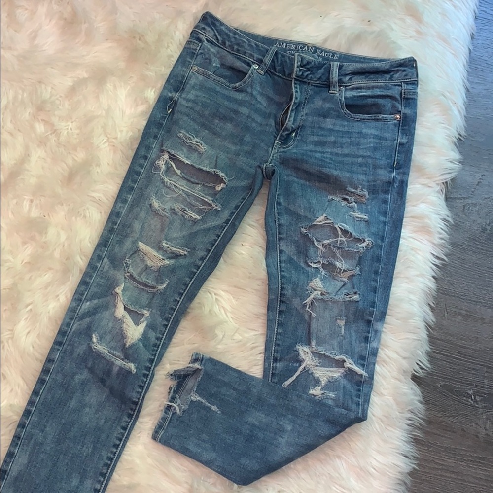 American Eagle Distressed Size 8 Ankle Jeggings